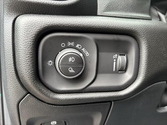 2026 Ram 1500 Express Crew Cab 4x4 57 Box