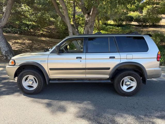 2000 Mitsubishi Montero Sport XLS