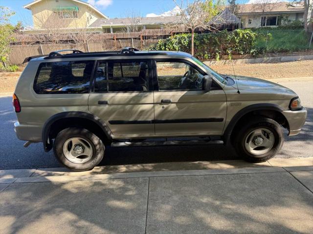 2000 Mitsubishi Montero Sport XLS