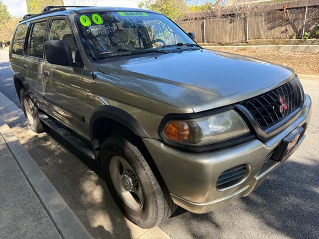 2000 Mitsubishi Montero Sport XLS