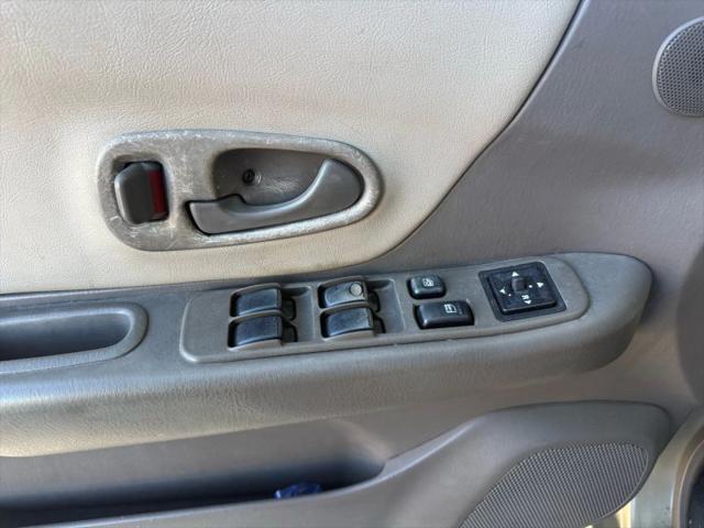 2000 Mitsubishi Montero Sport XLS