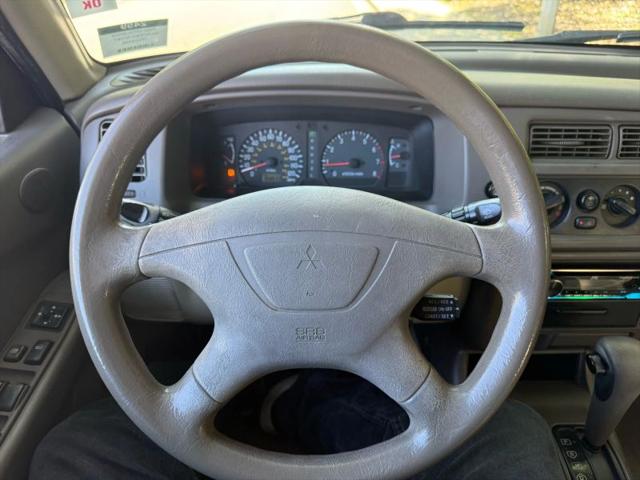 2000 Mitsubishi Montero Sport XLS