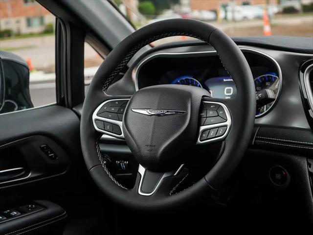 2026 Chrysler Pacifica Select AWD