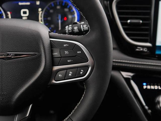 2026 Chrysler Pacifica Select AWD