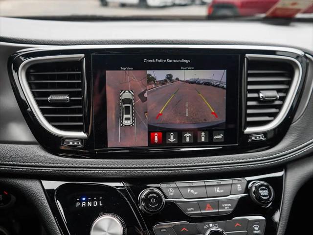 2026 Chrysler Pacifica Select AWD