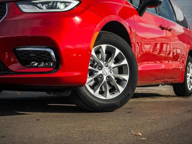 2026 Chrysler Pacifica Select AWD