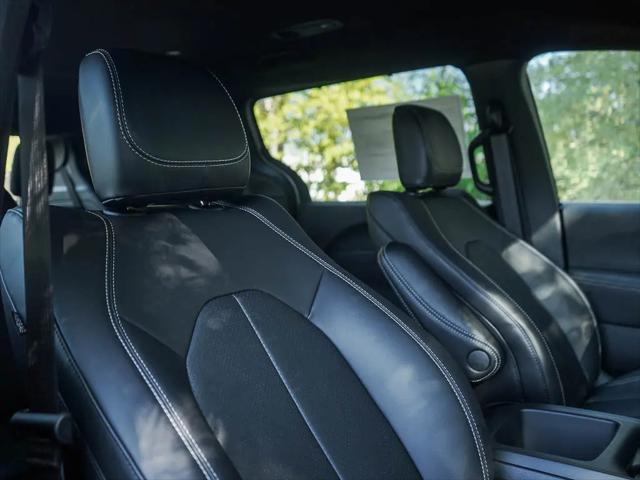 2026 Chrysler Pacifica Select AWD