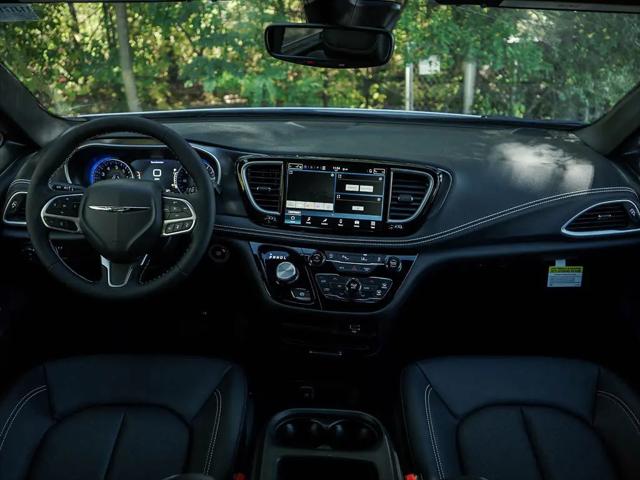 2026 Chrysler Pacifica Select AWD