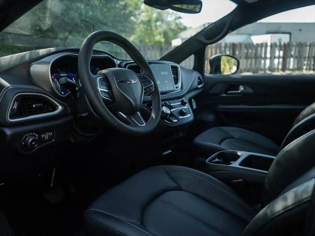 2026 Chrysler Pacifica Select AWD