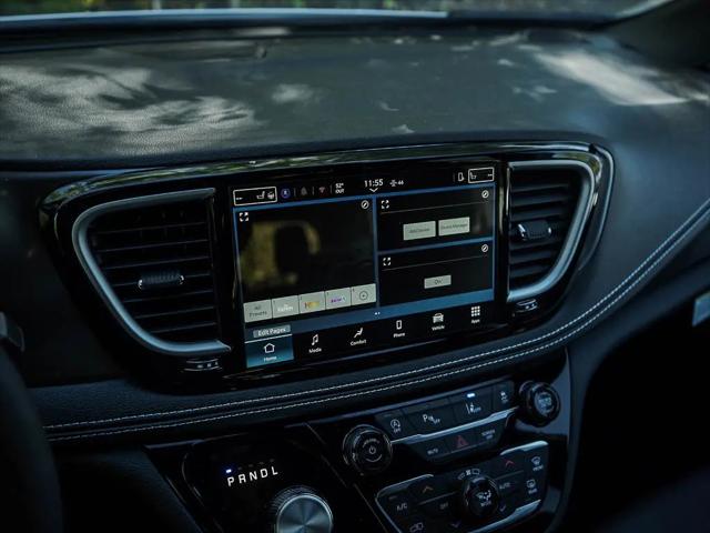 2026 Chrysler Pacifica Select AWD