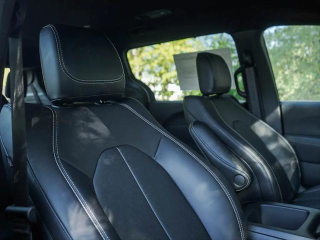 2026 Chrysler Pacifica Select AWD