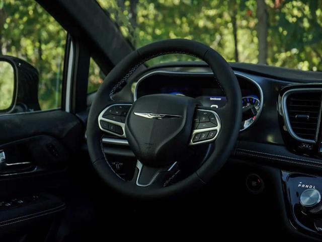 2026 Chrysler Pacifica Select AWD