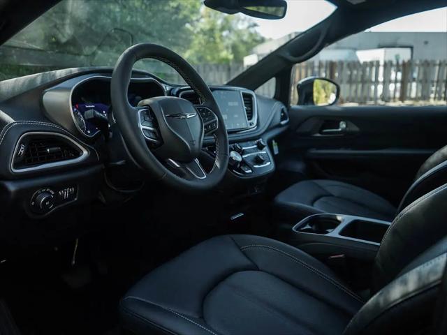 2026 Chrysler Pacifica Select AWD