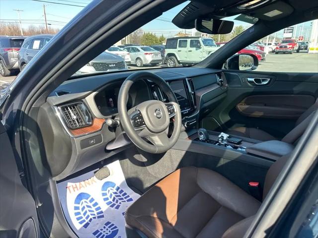 2024 Volvo XC60 B5 Plus Dark Theme
