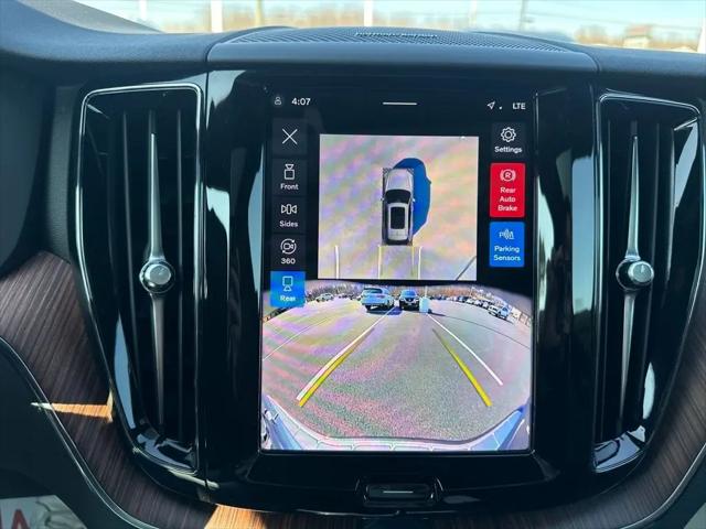 2024 Volvo XC60 B5 Plus Dark Theme