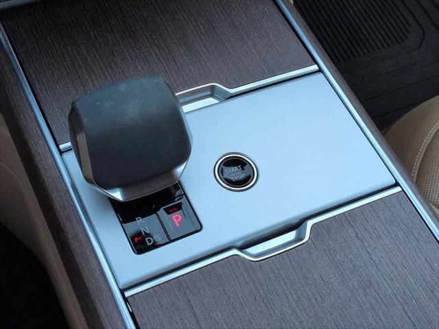 2025 Land Rover Range Rover P400 SE 7 Seat