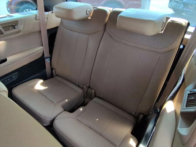 2025 Land Rover Range Rover P400 SE 7 Seat