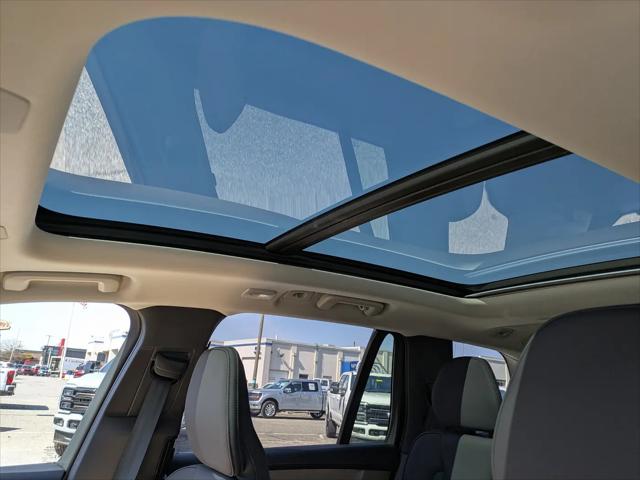 2026 Volvo XC90 Plus, B6 AWD Gas mild hybrid, Gasoline, Bright, 7 Seats