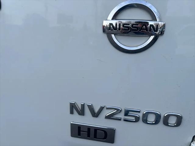 2015 Nissan 2500 S V8