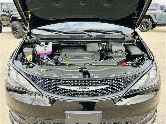2026 Chrysler Voyager LX