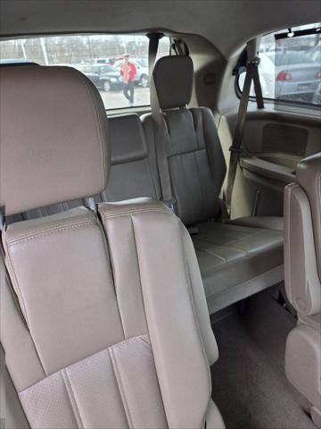 2011 Chrysler Town & Country Touring-L