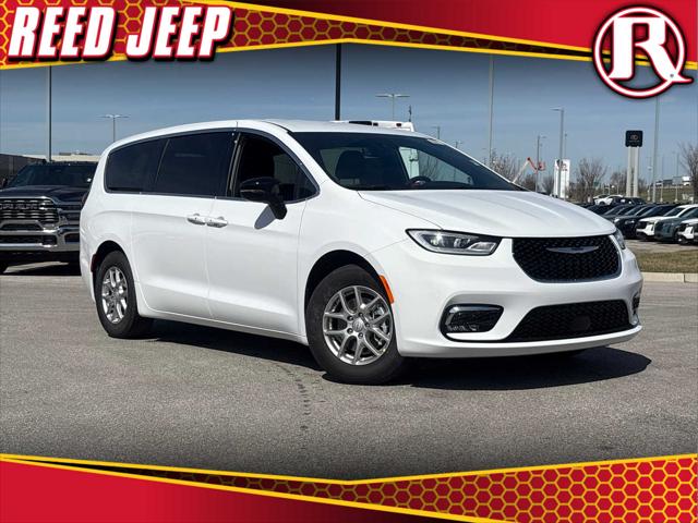 2026 Chrysler Pacifica Select for sale in Overland Park, KS