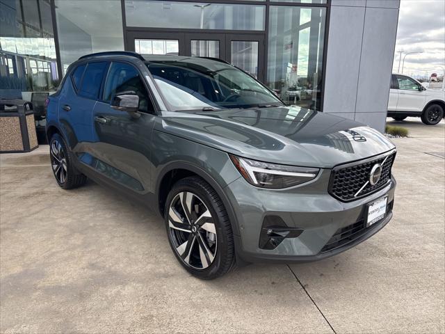 2026 Volvo XC40 Ultra, B5 AWD Gas (mild hybrid), Dark