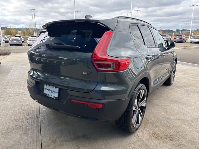 2026 Volvo XC40 Ultra, B5 AWD Gas (mild hybrid), Dark