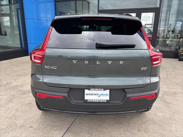 2026 Volvo XC40 Ultra, B5 AWD Gas (mild hybrid), Dark