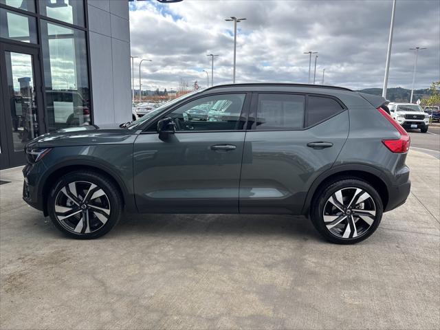 2026 Volvo XC40 Ultra, B5 AWD Gas (mild hybrid), Dark