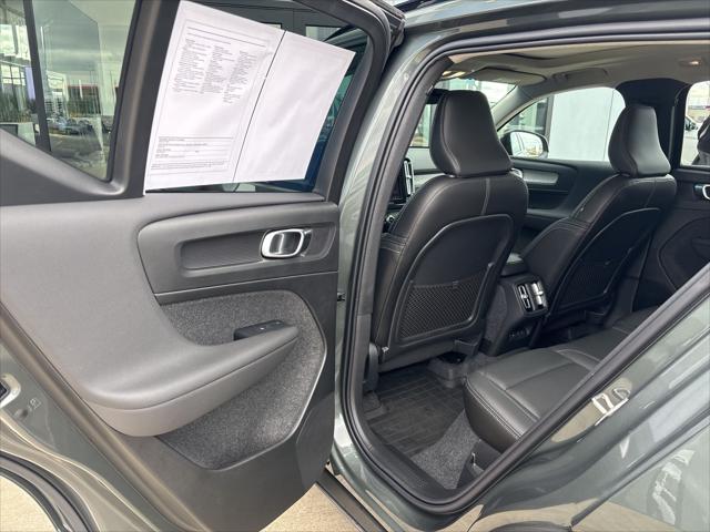2026 Volvo XC40 Ultra, B5 AWD Gas (mild hybrid), Dark