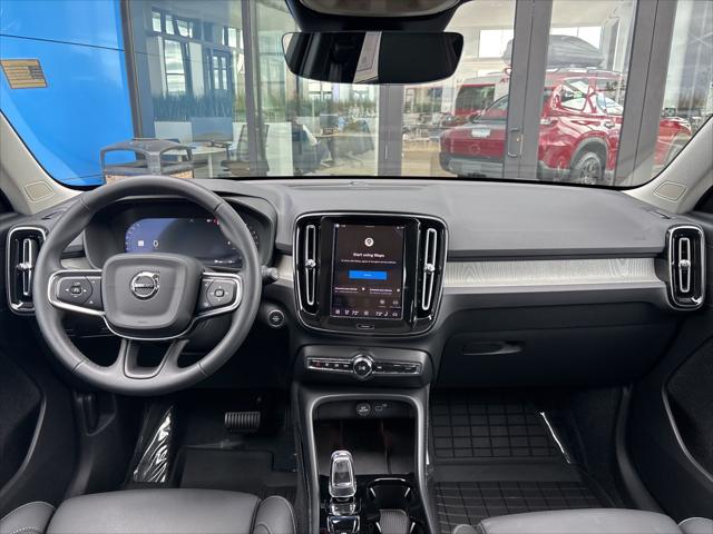 2026 Volvo XC40 Ultra, B5 AWD Gas (mild hybrid), Dark