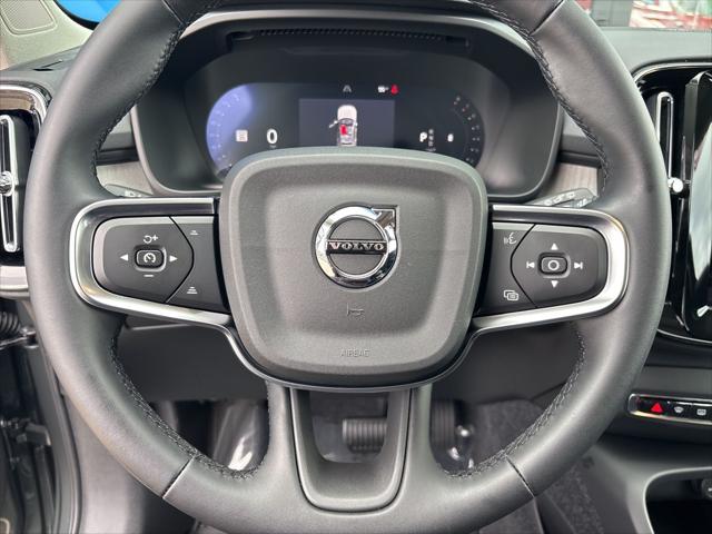 2026 Volvo XC40 Ultra, B5 AWD Gas (mild hybrid), Dark