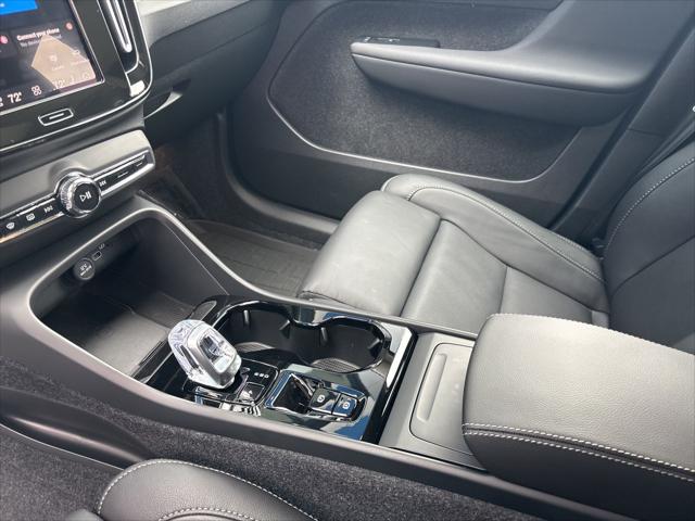 2026 Volvo XC40 Ultra, B5 AWD Gas (mild hybrid), Dark