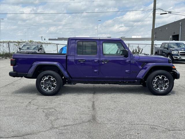 2026 Jeep Gladiator GLADIATOR SAHARA 4X4