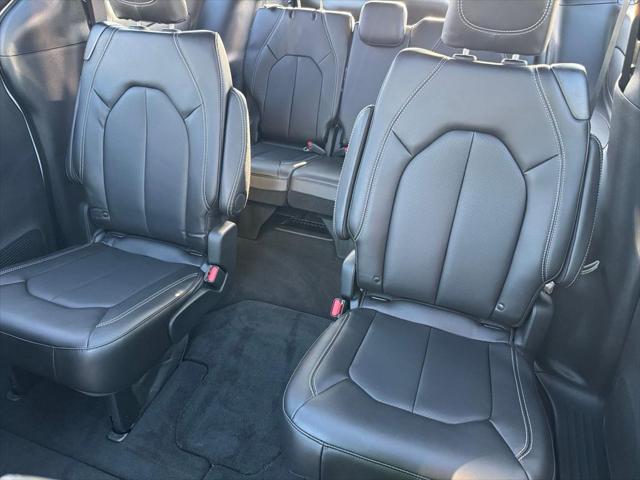 2026 Chrysler Pacifica Select AWD
