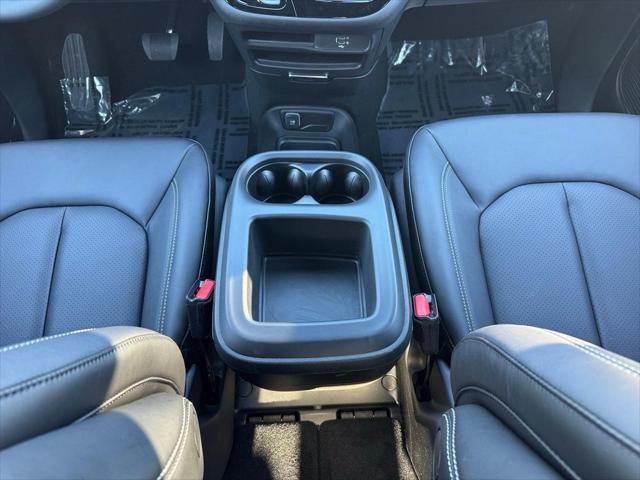 2026 Chrysler Pacifica Select AWD