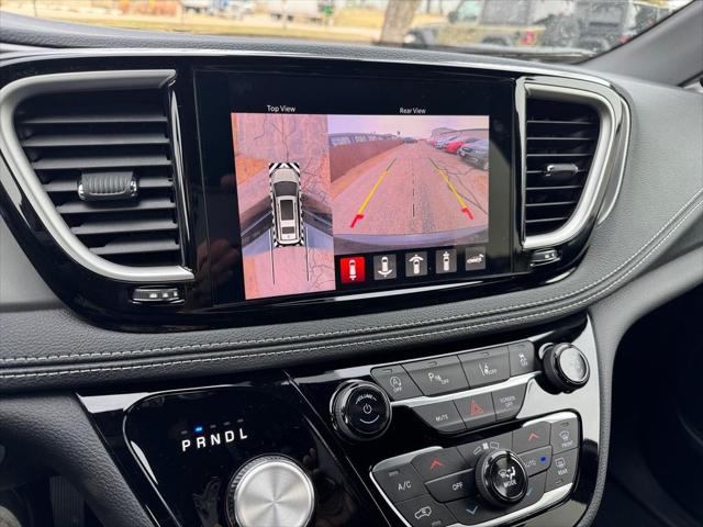 2026 Chrysler Pacifica Select AWD