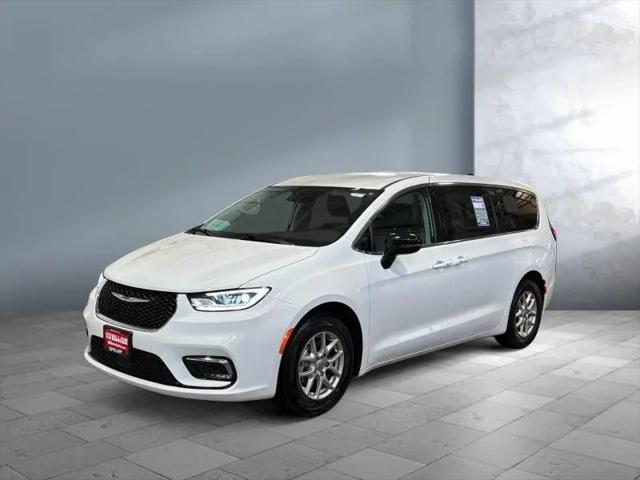 2024 Chrysler Pacifica Touring L for sale in Sioux Falls, SD