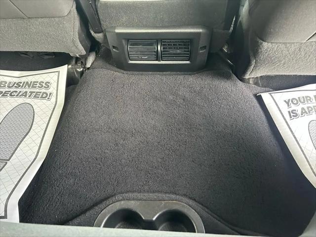 2022 Ram 1500 Classic SLT Crew Cab 4x4 5'7" Box