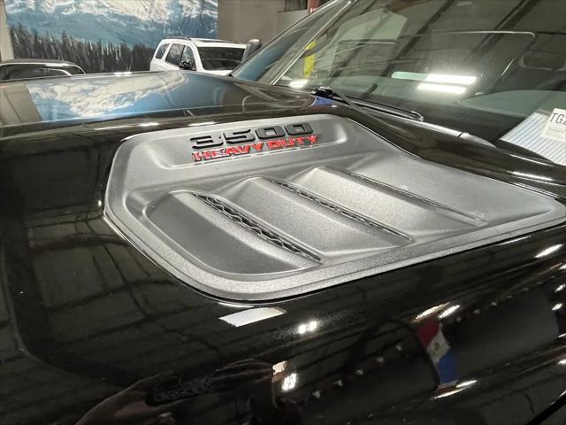 2026 Ram 3500 Limited Crew Cab 4x4 8' Box