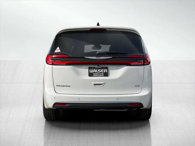 2026 Chrysler Pacifica Select AWD