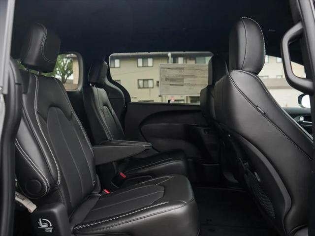 2026 Chrysler Pacifica Select AWD