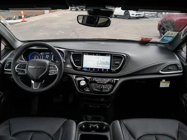 2026 Chrysler Pacifica Select AWD