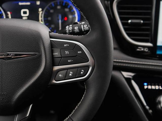 2026 Chrysler Pacifica Select AWD