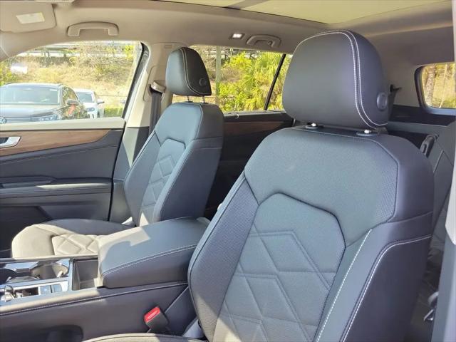 2026 Volkswagen Atlas SE with Technology