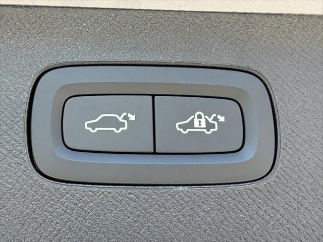 2026 Volvo XC90 Ultra, B5 AWD Gas (mild hybrid), Gasoline, Bright, 6 Seats