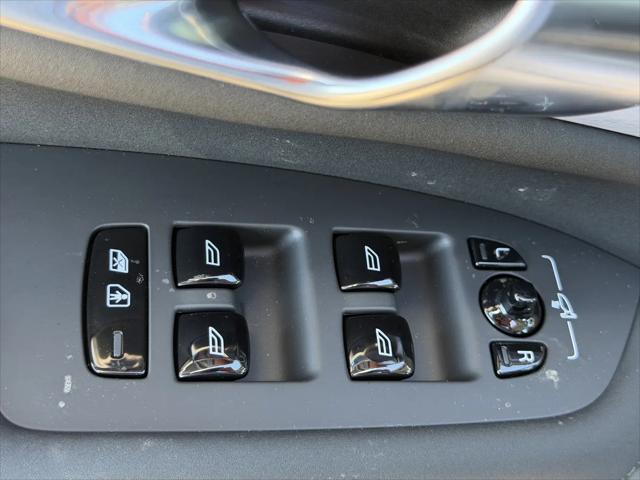 2026 Volvo XC90 Ultra, B5 AWD Gas (mild hybrid), Gasoline, Bright, 6 Seats