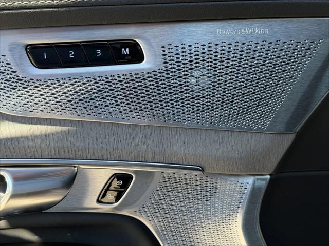 2026 Volvo XC90 Ultra, B5 AWD Gas (mild hybrid), Gasoline, Bright, 6 Seats