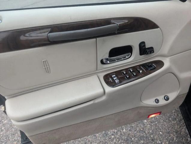 1999 Lincoln Town Car Executive